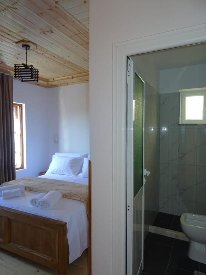 Guesthouse Riverside Berat Exterior foto
