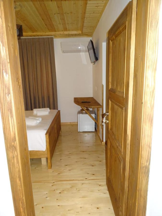 Guesthouse Riverside Berat Exterior foto