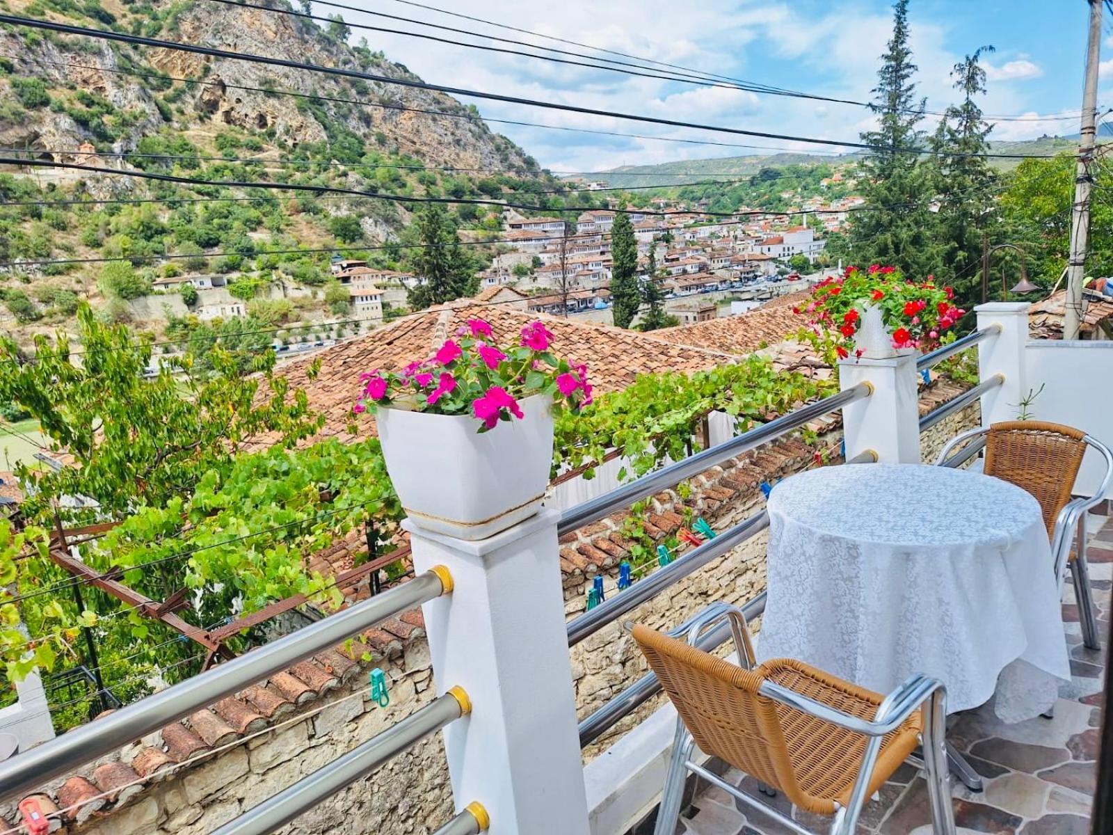 Guesthouse Riverside Berat Exterior foto